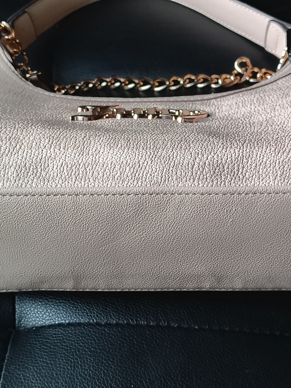 Juicy Couture Blush Pink Shoulder Bag with Gold Chain Accent - Picture 8 of 9